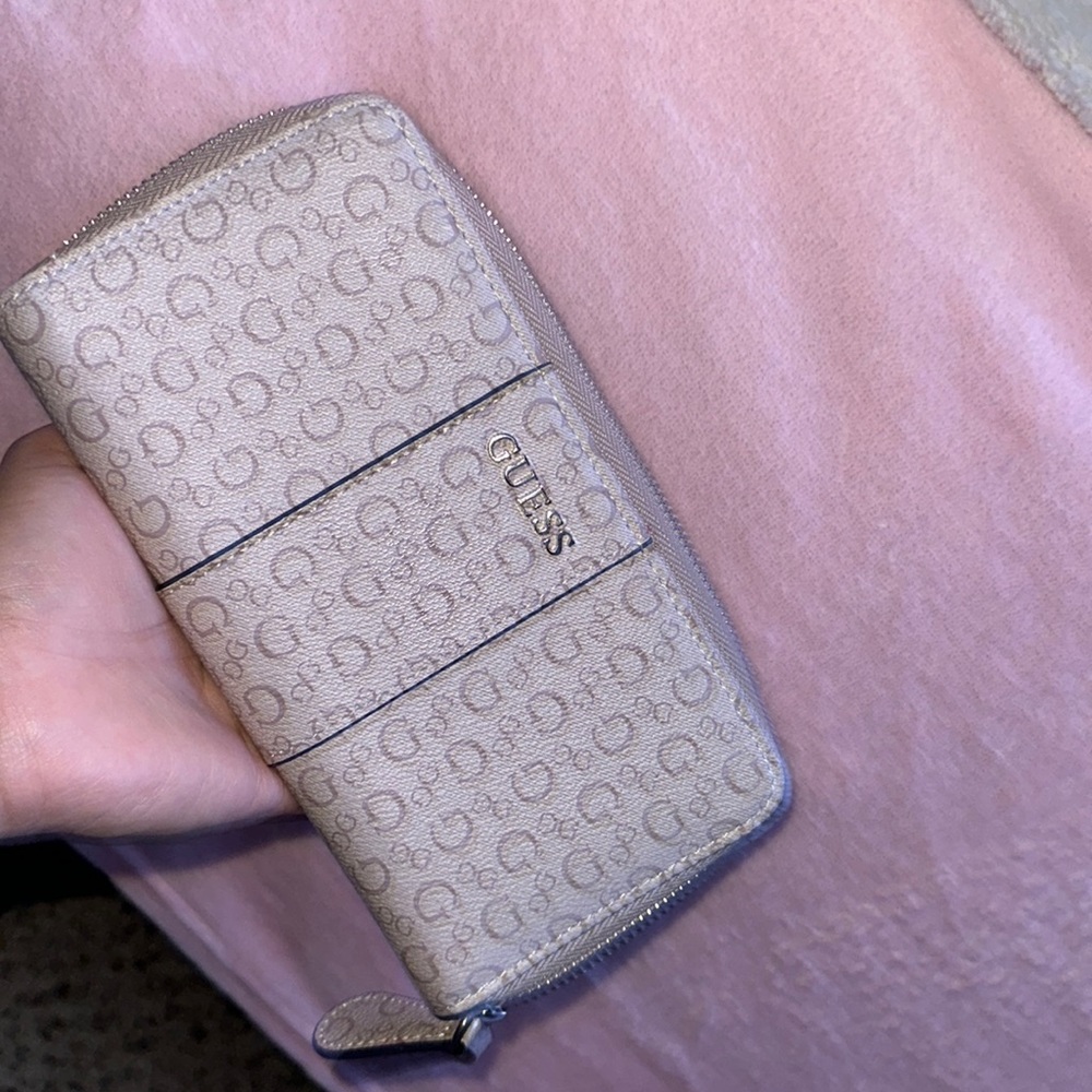 GUESS tan beige wallet
